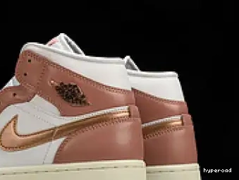 Hyperoad Mid Stardust” SE“Red Jordan Air 1 0425